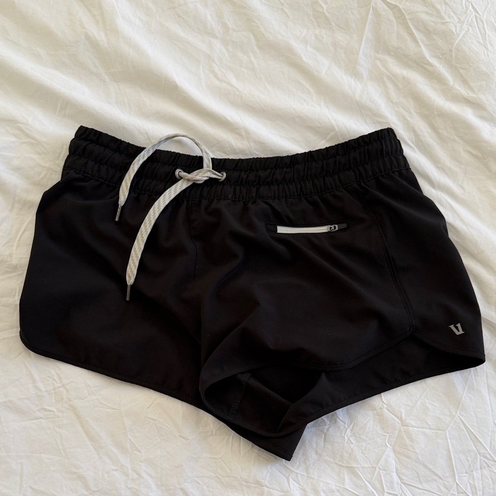 Vuori Womens Small Clementine Shorts